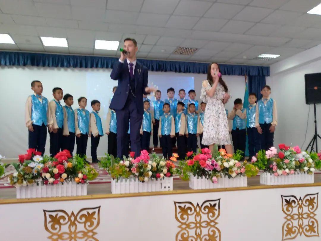 Мектебімізде музыка пәнінің мұғалімі Майра Сүлейменқызының ұйымдастыруымен "Тәуелсіздік-тұғырым"  атты концерттік бағдарлама өтіп, оған ауылда тұратын апа-аталар шақырылды.