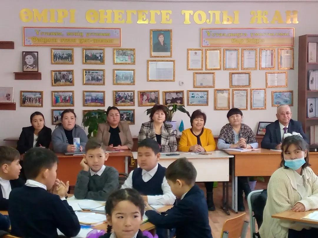 "Әлемнің ғажайып үш тірегі" тақырыбында ашық сабақтар